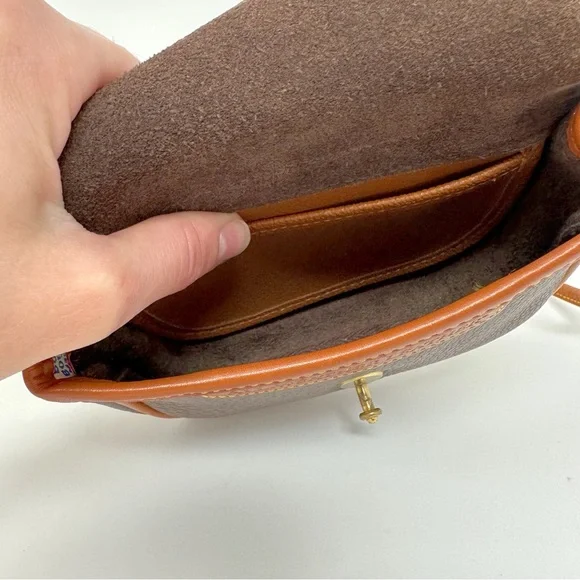 Dooney&Bourke Vintage Mini Crossbody/ Belt bag - Picture 3 of 7